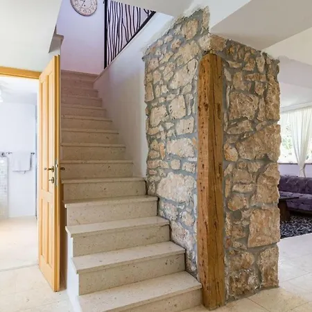 Wellness House Oliva With Heated Salt Water Pool, Sauna & Jakuzzi Вилла *