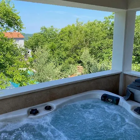 Wellness House Oliva With Heated Salt Water Pool, Sauna & Jakuzzi * Лабин