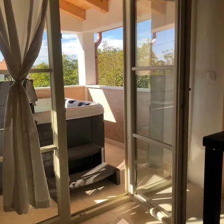 Wellness House Oliva With Heated Salt Water Pool, Sauna & Jakuzzi Вилла Лабин